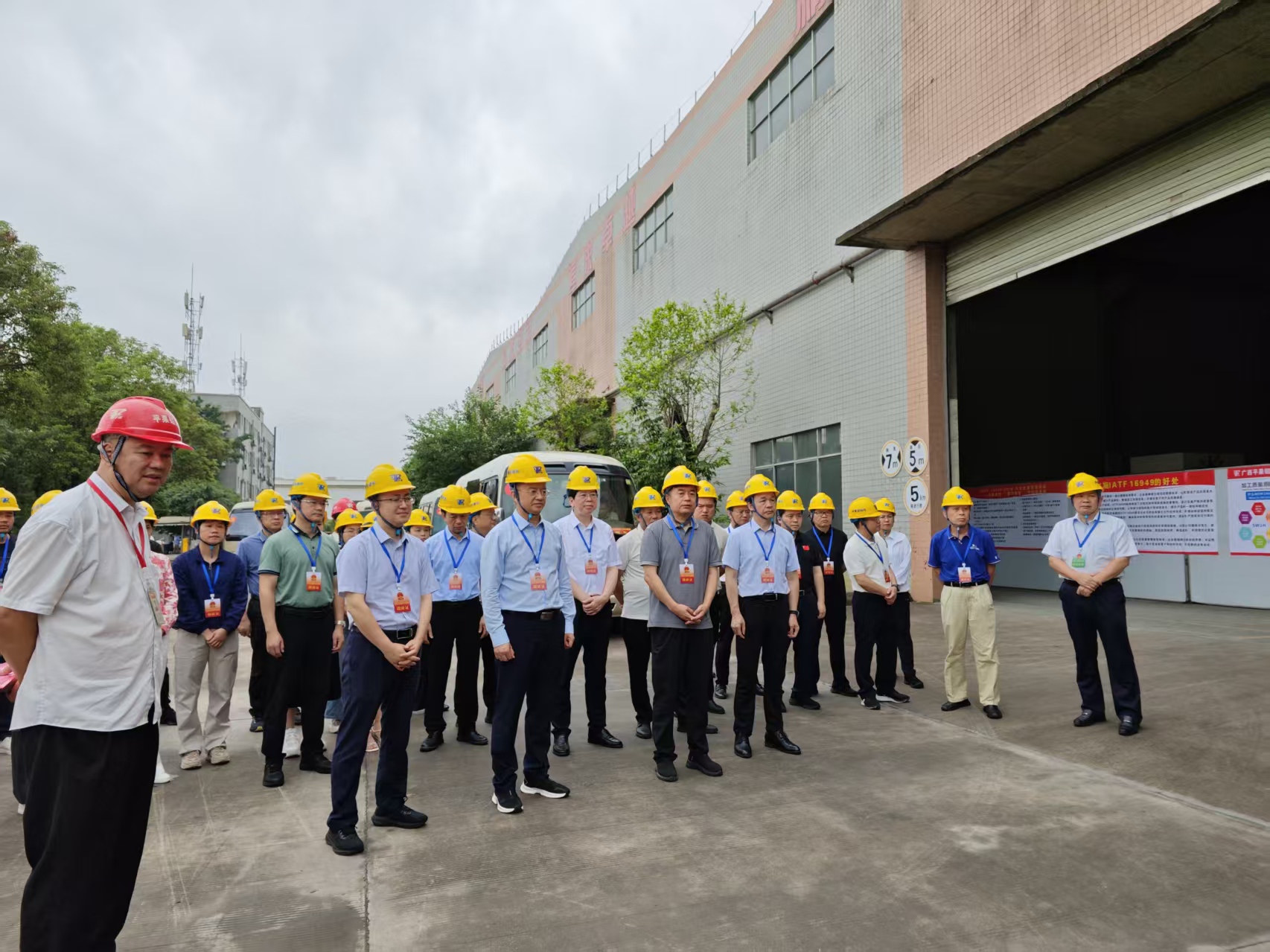 百色市代表团自治区人大代表到我司开展2025年年中专题调研